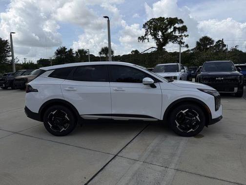 White Pearl 2026 Kia Sportage EX