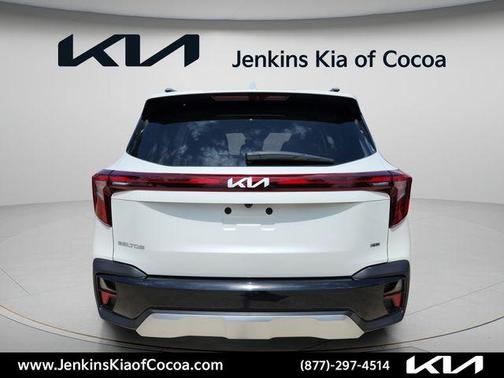 Snow White Pearl 2025 Kia Seltos EX