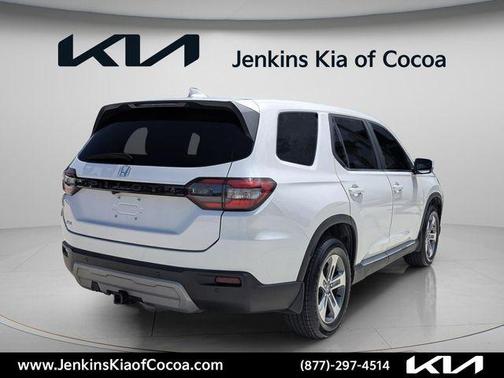Platinum White Pearl 2023 Honda Pilot EX-L 8-Passenger