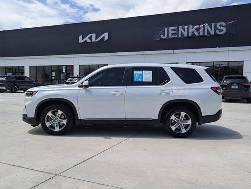 Platinum White Pearl 2023 Honda Pilot EX-L 8-Passenger