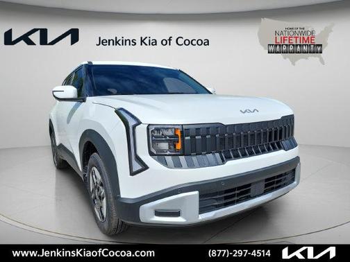 White 2027 Kia Seltos LX