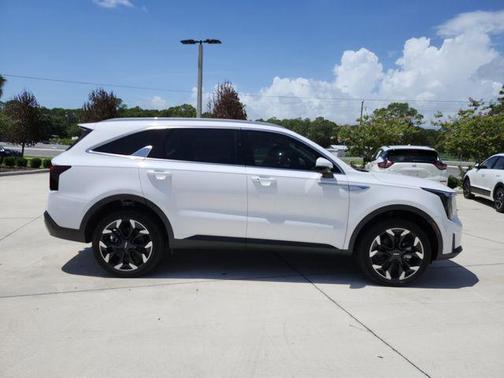 White Pearl 2026 Kia Sorento EX