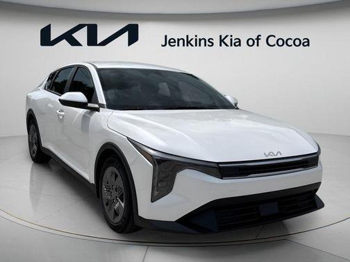 White Pearl 2026 Kia K4 LX