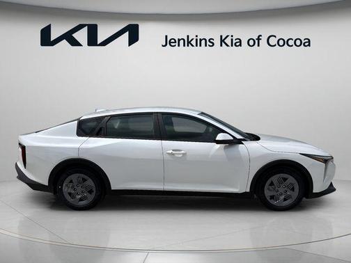 White Pearl 2026 Kia K4 LX