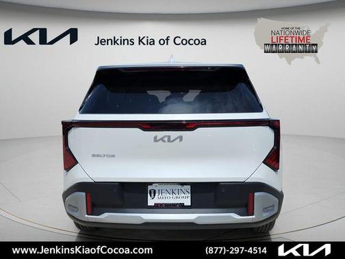 Snow White Pearl 2027 Kia Seltos LX