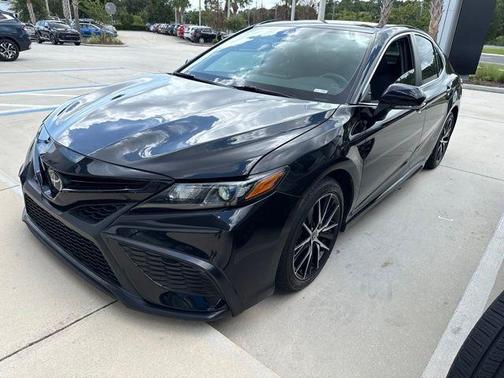 Black 2022 Toyota Camry SE