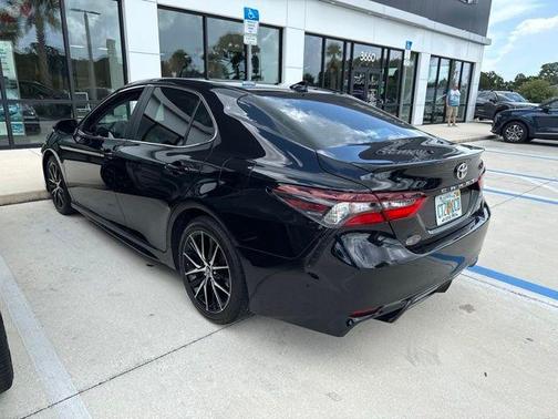 Black 2022 Toyota Camry SE