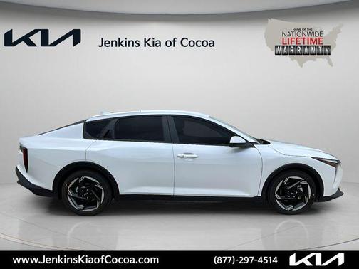 White Pearl 2026 Kia K4 EX