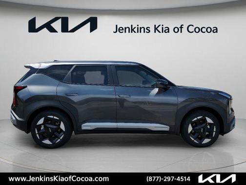 Gray 2027 Kia Seltos S