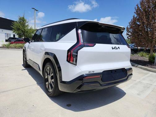White Pearl 2026 Kia EV9 Land