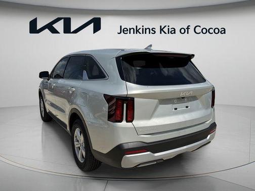 Ivory 2026 Kia Sorento LX