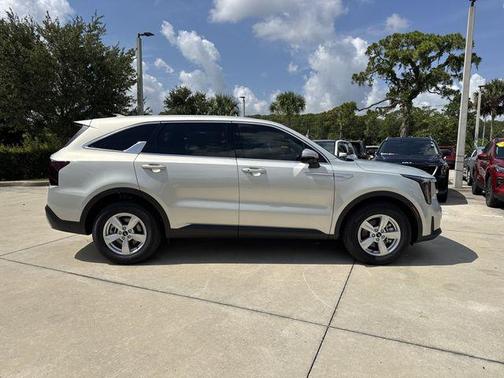Ivory 2026 Kia Sorento LX