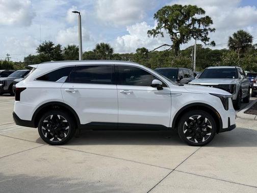White Pearl 2026 Kia Sorento EX
