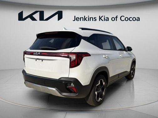 White Pearl 2026 Kia Seltos S