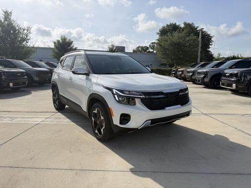 White Pearl 2026 Kia Seltos S