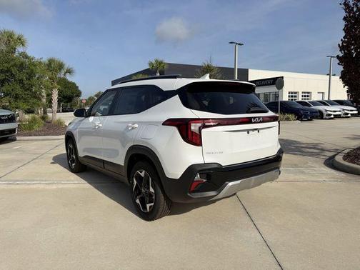 White Pearl 2026 Kia Seltos S
