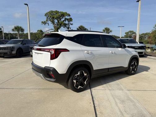 White Pearl 2026 Kia Seltos S