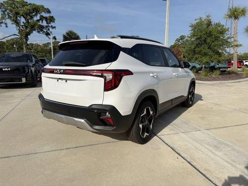 White Pearl 2026 Kia Seltos S