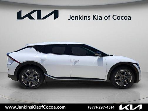 White Pearl 2026 Kia EV6 Light