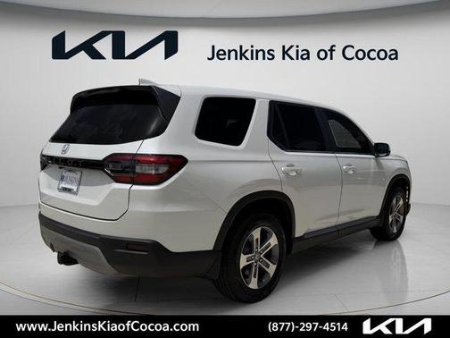 White 2023 Honda Pilot EX-L 7-Passenger