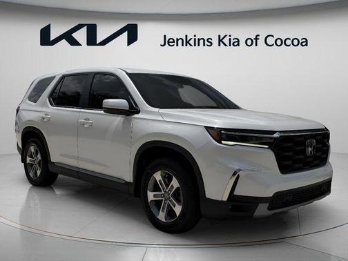 White 2023 Honda Pilot EX-L 7-Passenger
