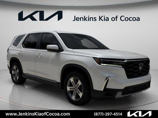 White 2023 Honda Pilot EX-L 7-Passenger