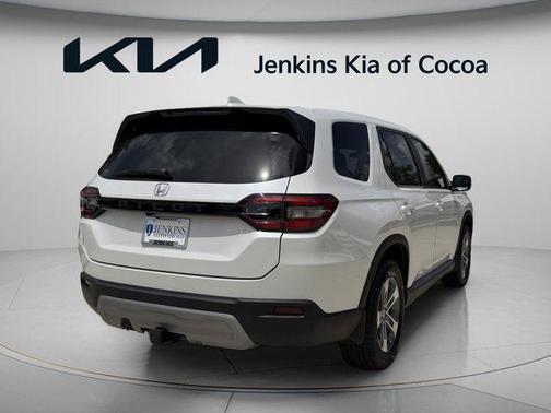 White 2023 Honda Pilot EX-L 7-Passenger