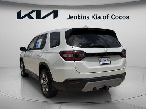White 2023 Honda Pilot EX-L 7-Passenger