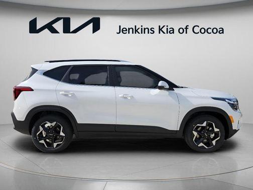 White Pearl 2026 Kia Seltos EX