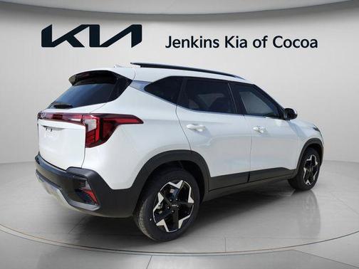 White Pearl 2026 Kia Seltos EX