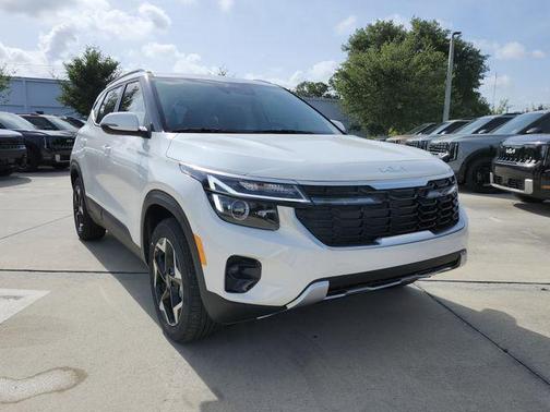 White Pearl 2026 Kia Seltos EX