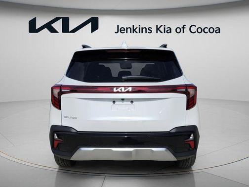 White Pearl 2026 Kia Seltos EX