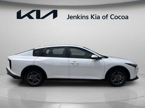 Snow White Pearl 2026 Kia K4 LXS