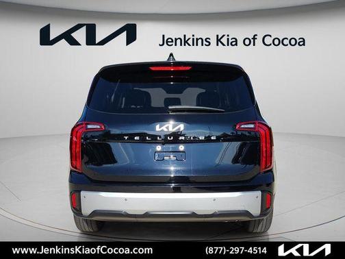 Ebony Black 2024 Kia Telluride LX