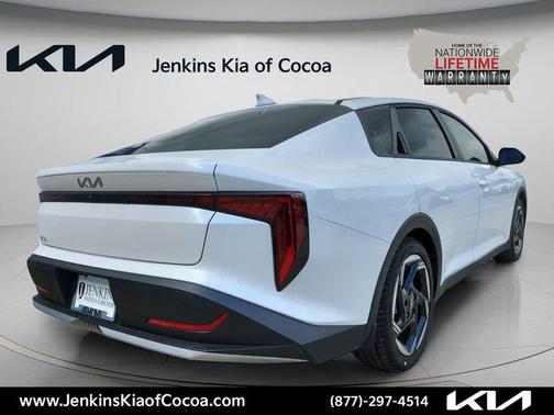 White Pearl 2026 Kia K4 EX