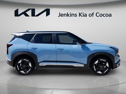 Black 2027 Kia Seltos S