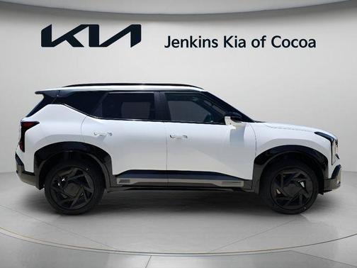 White 2027 Kia Seltos X-Line