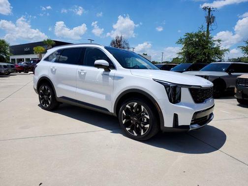 White Pearl 2026 Kia Sorento SX