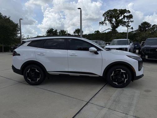 White Pearl 2026 Kia Sportage EX