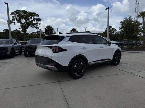 White Pearl 2026 Kia Sportage EX