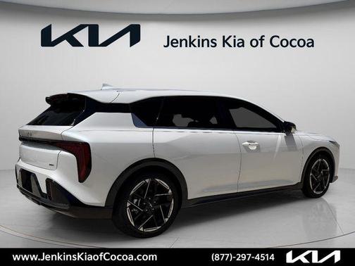 Snow White Pearl 2026 Kia K4 GT-Line