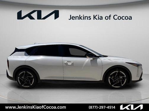 Snow White Pearl 2026 Kia K4 GT-Line