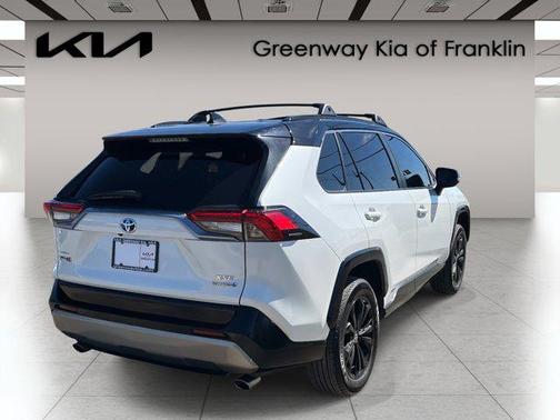 2022 Toyota RAV4 Hybrid SE