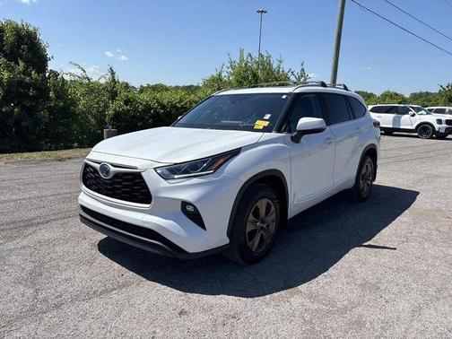 Wind Chill Pearl 2023 Toyota Highlander Hybrid XLE