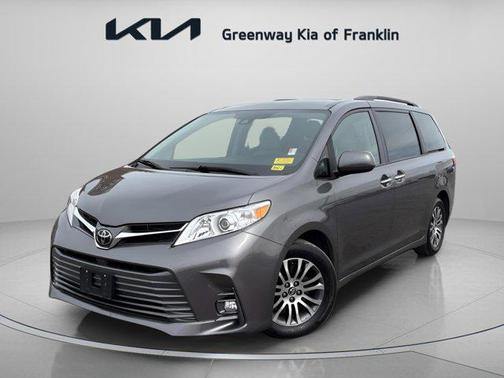 2019 Toyota Sienna XLE
