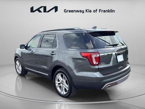 Magnetic 2017 Ford Explorer XLT