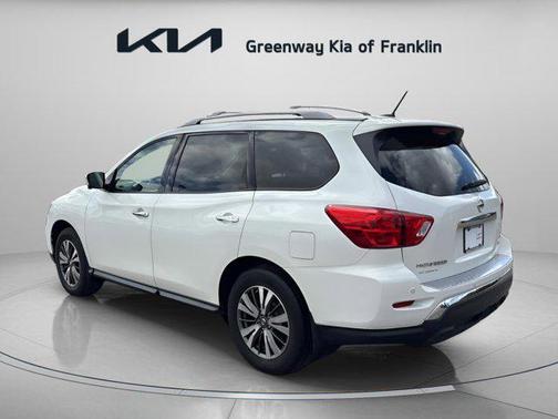 2017 Nissan Pathfinder SL