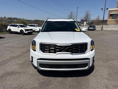 Glacial White Pearl 2024 Kia Telluride S