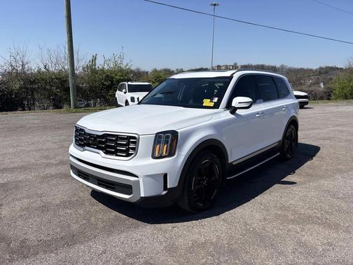 Glacial White Pearl 2024 Kia Telluride S