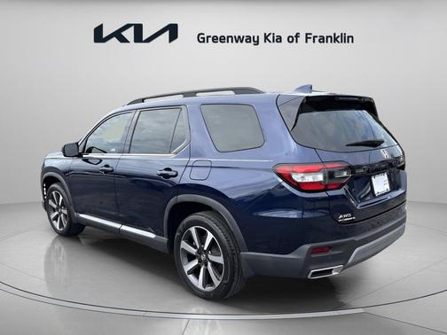 Diffused Sky Pearl 2023 Honda Pilot Touring 8-Passenger